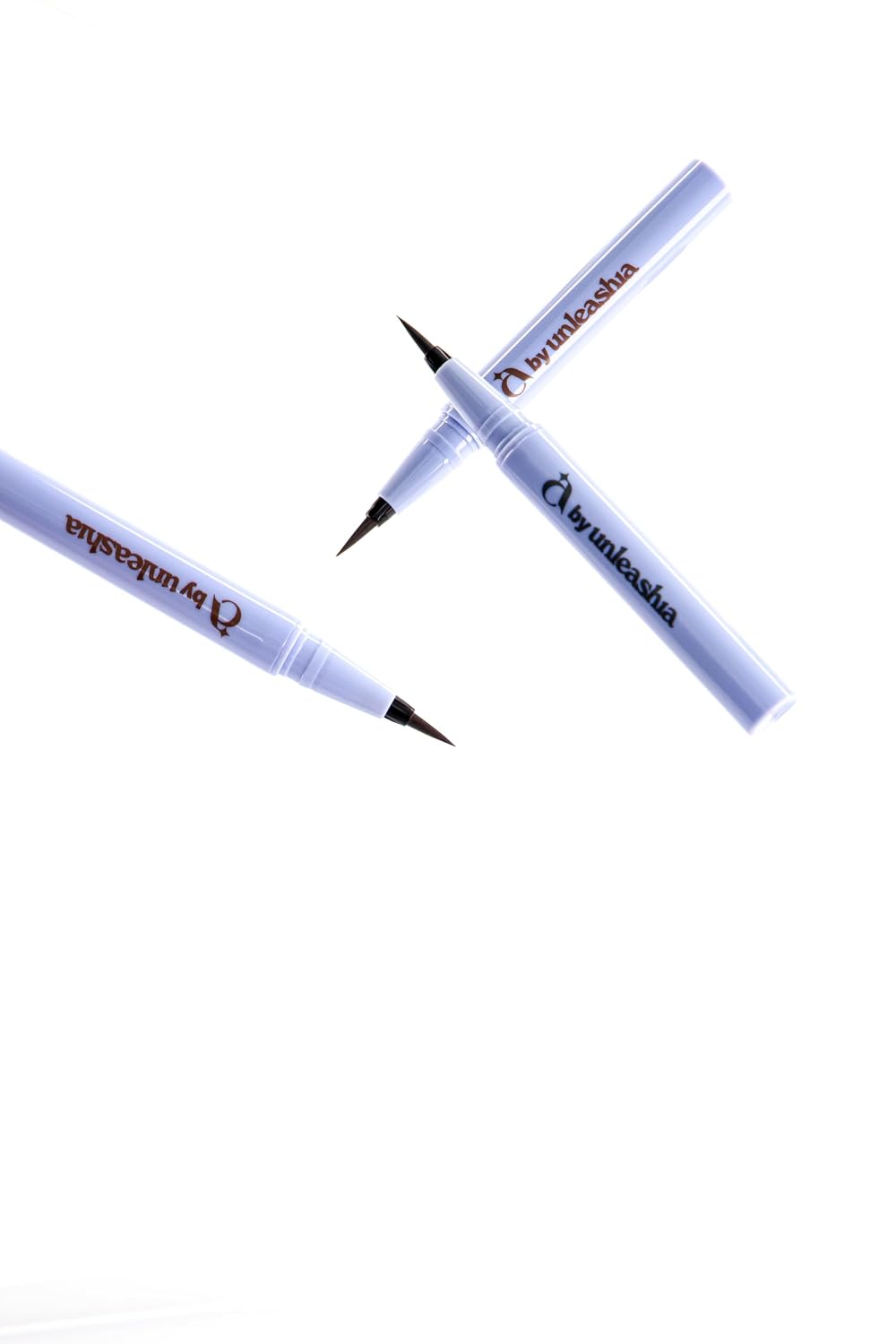 A by UNLEASHIA Non Stop Liquid Eyeliner – Delineador Líquido de Precisión