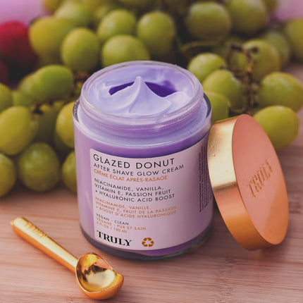 Truly Crema iluminadora para después del afeitado Glazed Donut