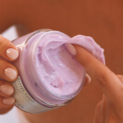 Truly Crema iluminadora para después del afeitado Glazed Donut