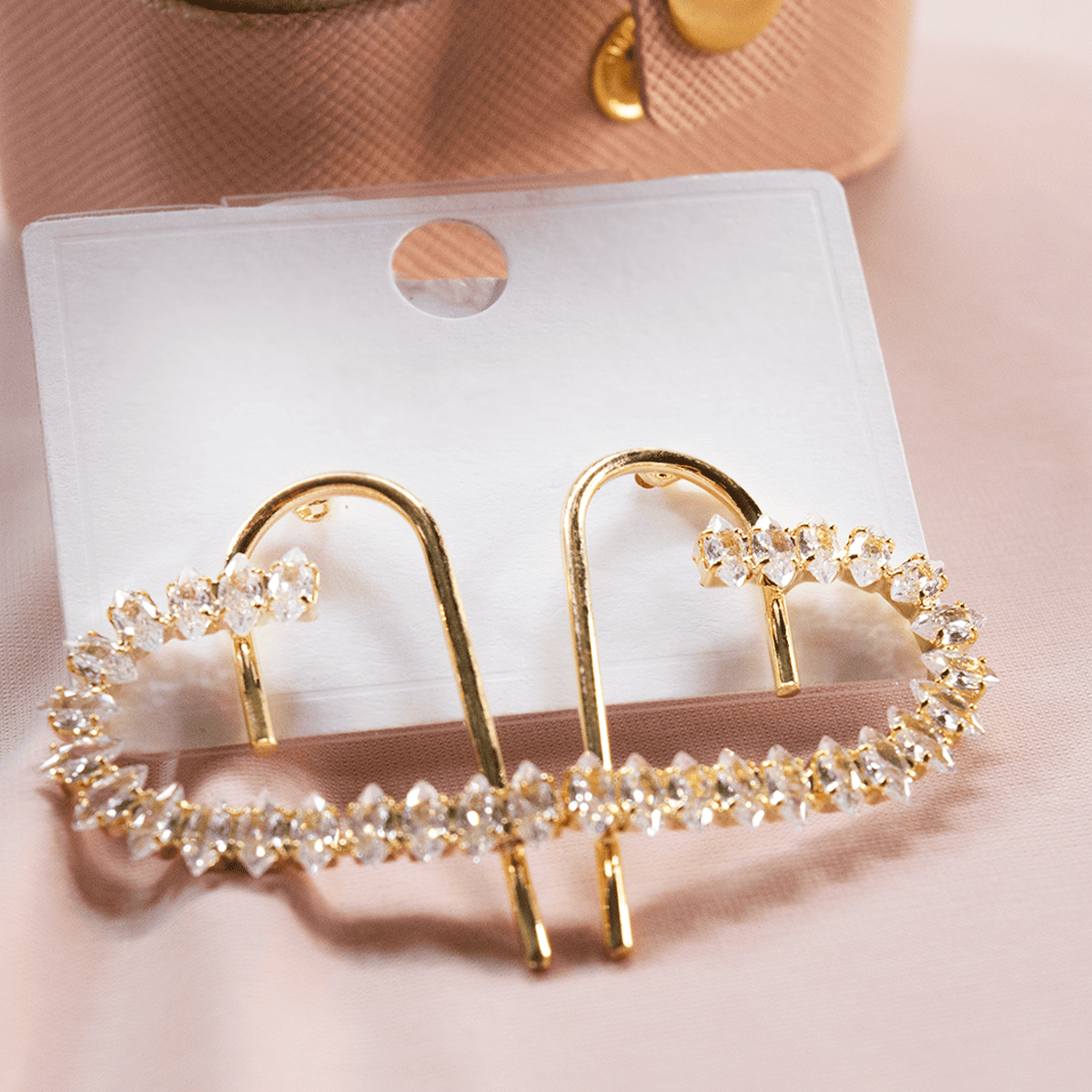 Aretes amor y Clip