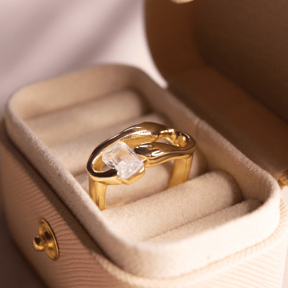 Anillo Giro Cúbico