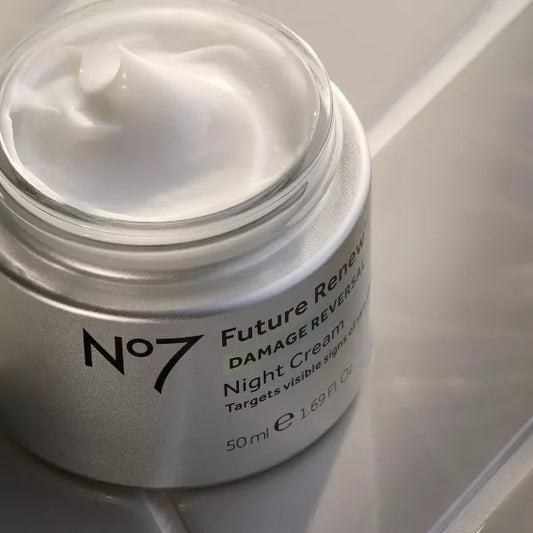 Crema de noche hidratante facial No7 Future Renew Damage